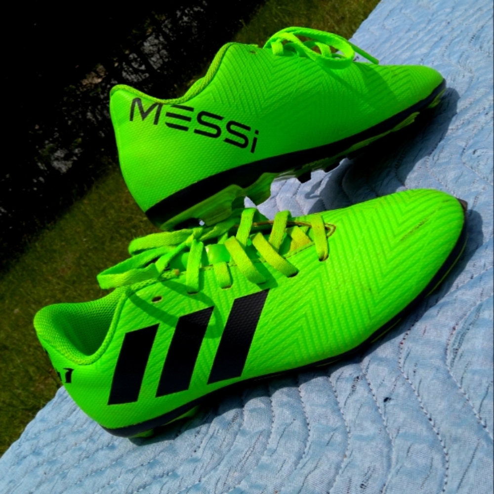 Adidas soccer cleats (kids)